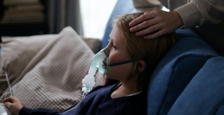 COVID-19: Remdesivir aprovado para doentes pediátricos com pneumonia e necessidade de oxigénio suplementar