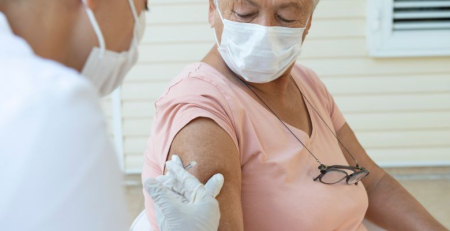 COVID-19: vacina com nova tecnologia pode proteger de vírus futuros