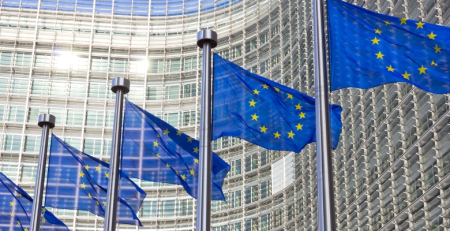 Comissão quer proibir consumo de tabaco em zonas ao ar livre muito frequentadas