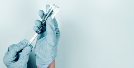 FDA aprova primeira vacina do mundo contra o VSR para adultos mais velhos