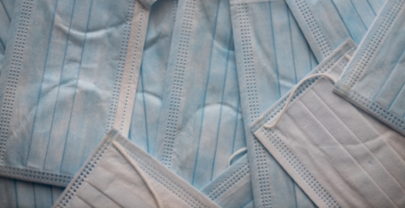 A eficácia das máscaras faciais na dispersão dos vírus respiratórios