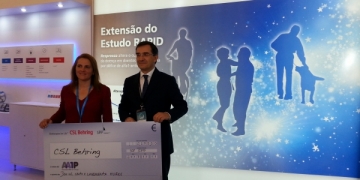 CSL Behring entrega donativo à Associação Alfa-1 de Portugal