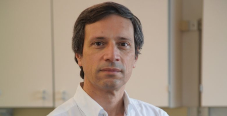 COVID-19: investigadores portugueses estão a desenvolver medicamento antiviral de largo espetro