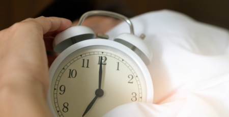 Quase metade dos adultos com mais de 25 anos dorme menos de seis horas por dia