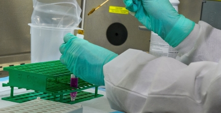 Takeda anuncia que mobocertinib recebeu da FDA a designação de Terapia Inovadora para tratamento do CPNPC metastático e mutações de inserção no exão 20 do EGFR